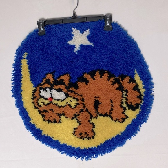 Vintage Handmade Round Garfield Rug - Picture 1 of 15